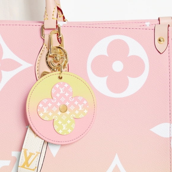 Louis Vuitton By The Pool Limited Edition Keyring/Bag Charm - Picture 12 of 14